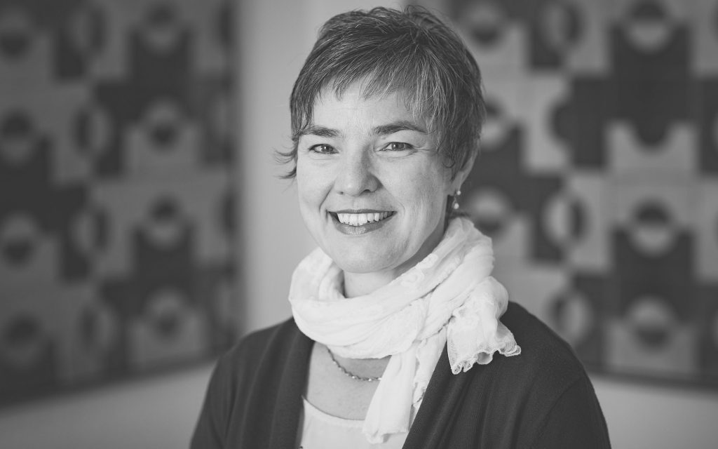 Astrid Koenig, Steuerfachangestellte