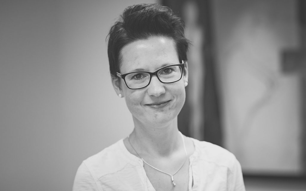Kathy Hayk, Steuerfachwirtin